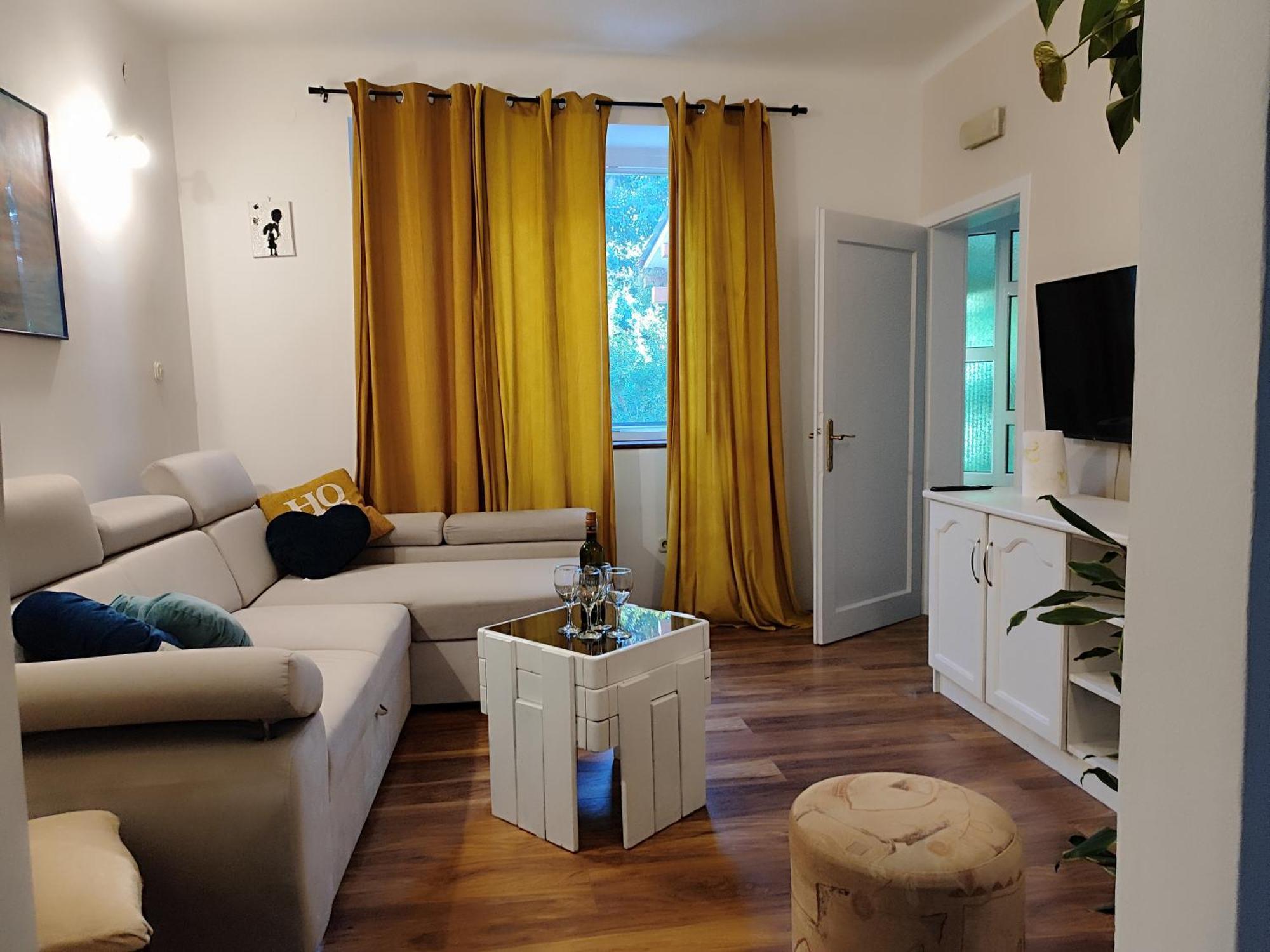 Apartman Daniel With Free Parking Mundanije Exteriör bild